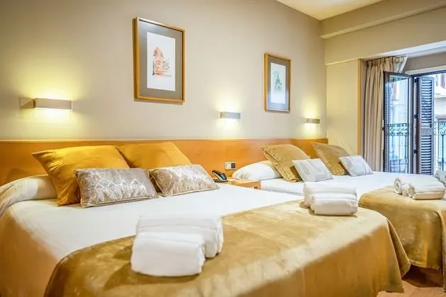 City Üç Kişilik Oda