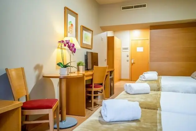 City Üç Kişilik Oda