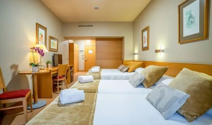 City Üç Kişilik Oda