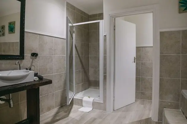 Superior Self Catering Family Unit (18)