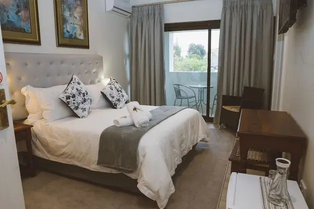 Superior Self Catering Family Unit @Pool (14)