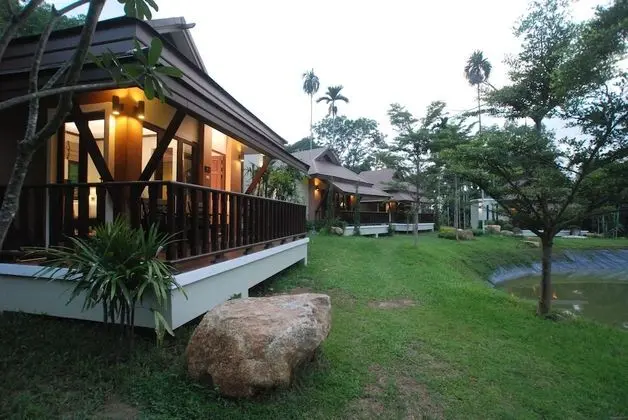 Villa, Göl Manzaralı