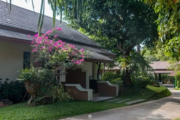 Villa (Hillside)