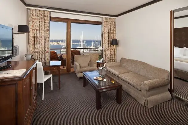 Red Level Junior Suite Sea and Cathedral View