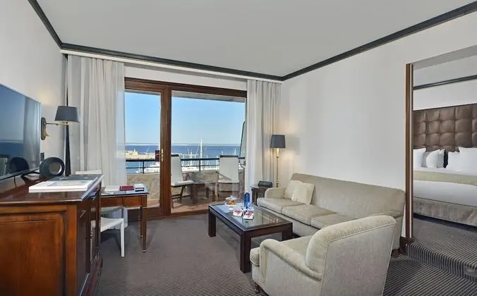 Red Level Junior Suite Sea and Cathedral View
