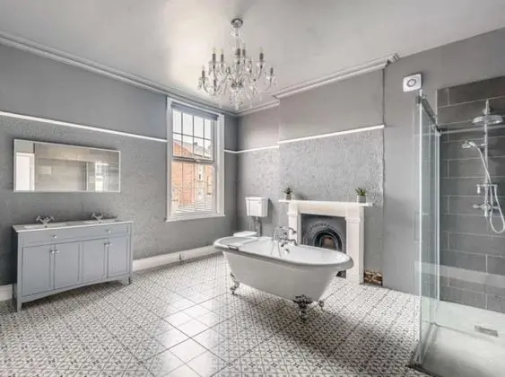 Deluxe Ev, Özel Banyo