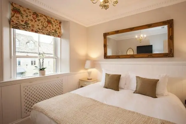 Comfort twin with private external bathroom (Room 7)