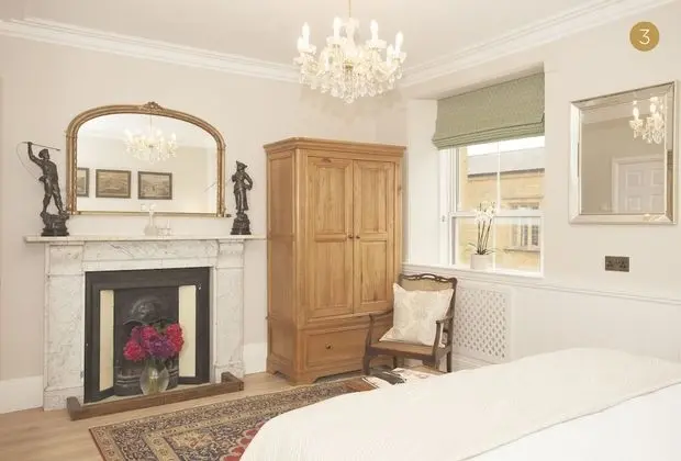 Superior Super King, bath in bedroom (Room 3)