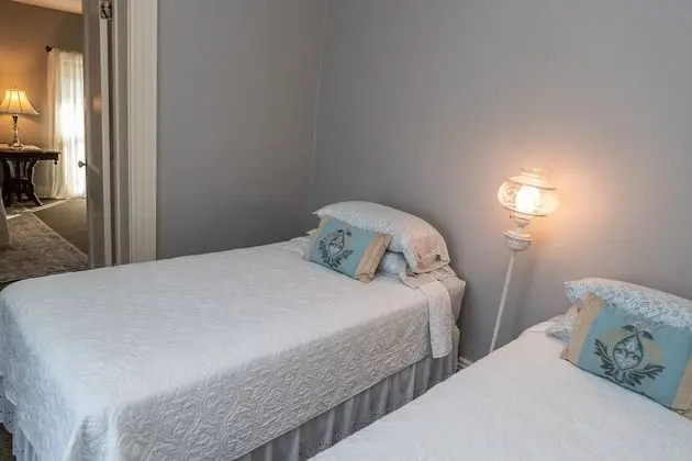 Üç Kişilik Oda (Room 5)