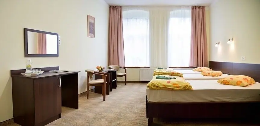 Standard Üç Kişilik Oda, Bahçe Manzaralı