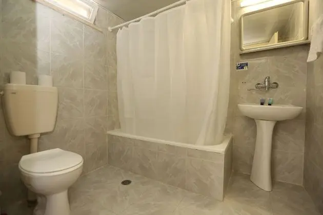 Standard Tek Büyük veya İki Ayrı Yataklı Oda