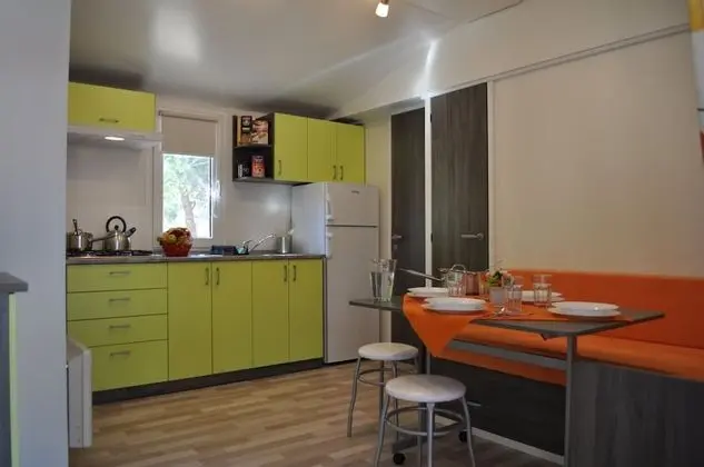 Karavan, 2 Banyolu (Terrace)