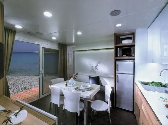 Karavan, Deniz Manzaralı