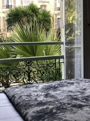 Üç Kişilik Oda, Bahçe Manzaralı
