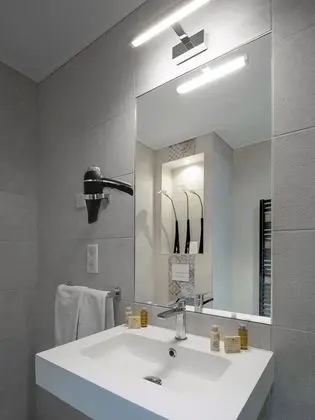 Üç Kişilik Oda, Şehir Manzaralı