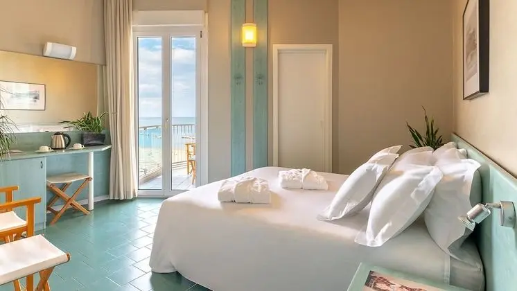 Comfort Tek Büyük veya İki Ayrı Yataklı Oda, Deniz Manzaralı