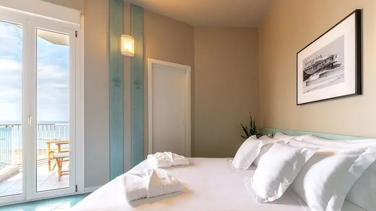 Comfort Tek Büyük veya İki Ayrı Yataklı Oda, Deniz Manzaralı