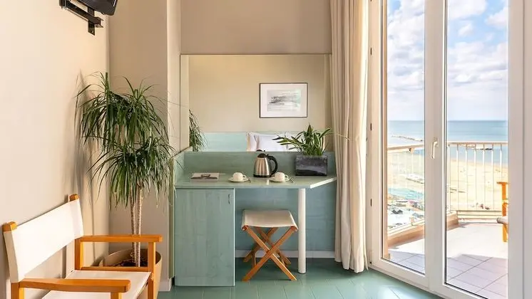 Comfort Tek Büyük veya İki Ayrı Yataklı Oda, Deniz Manzaralı