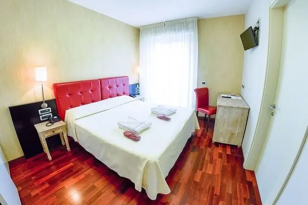 Büyük Yataklı Tek Kişilik Oda