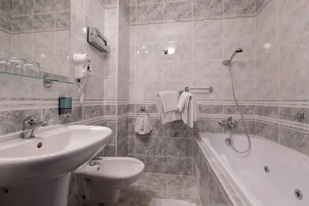 Standard Tek Büyük Yataklı Oda
