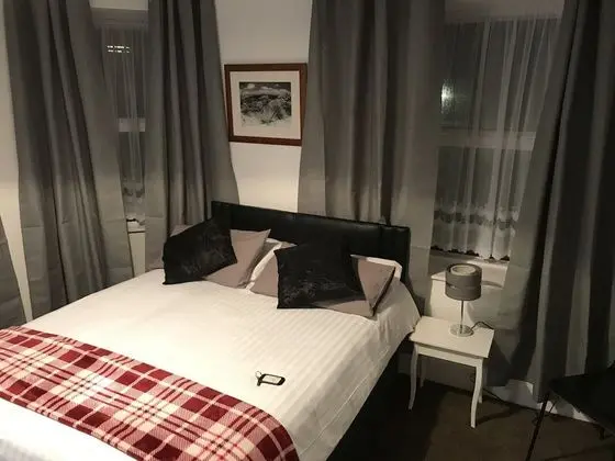 Tek Büyük Yataklı Oda, Banyolu/Duşlu