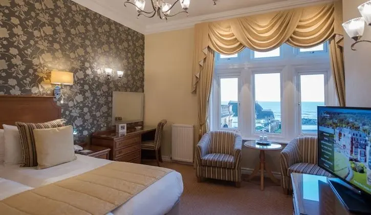 Tek Büyük veya İki Ayrı Yataklı Oda, Deniz Manzaralı