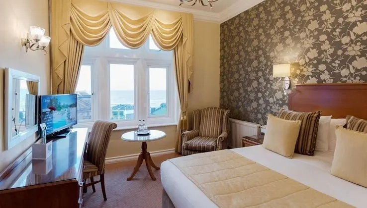 Tek Büyük veya İki Ayrı Yataklı Oda, Deniz Manzaralı