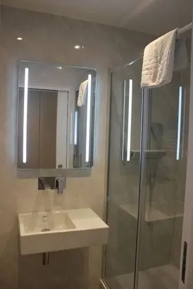 Üç Kişilik Oda