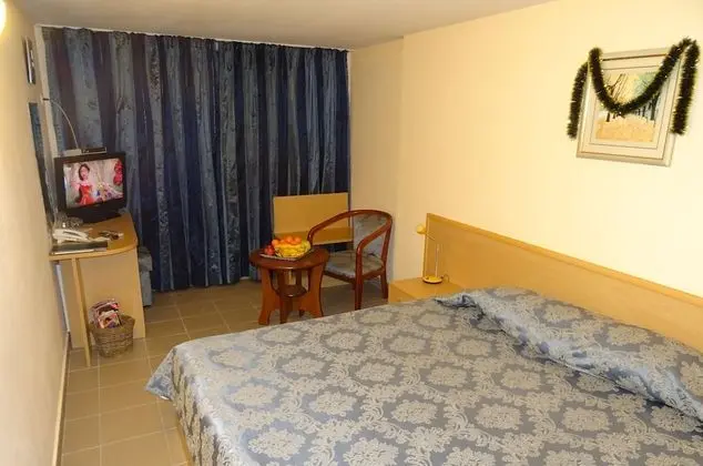 Ground floor Room (With Window)