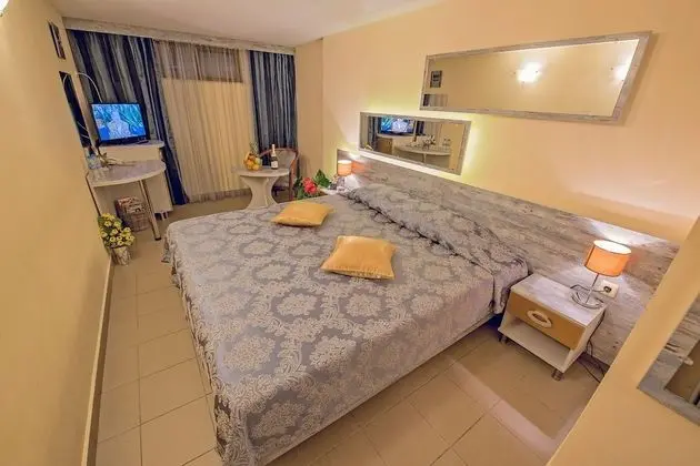 Ground floor Room (With Window)