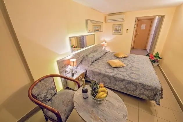 Ground floor Room (With Window)