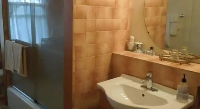 Oda (2nd Floor East Room With Shared Bath)
