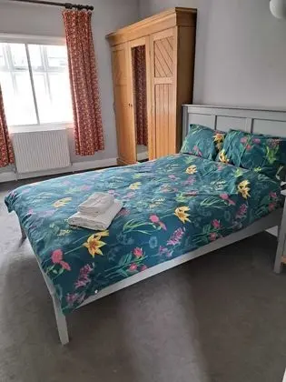 Apart Daire, 1 Büyük (Queen) Boy Yatak ve Çekyat
