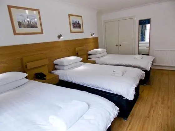 Üç Kişilik Oda