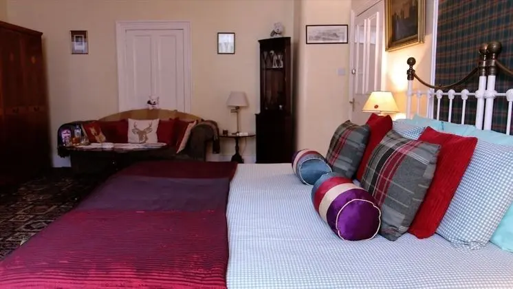 Traditional Tek Büyük Yataklı Oda, Banyolu/Duşlu, Bahçe Manzaralı (Caledonian Room)