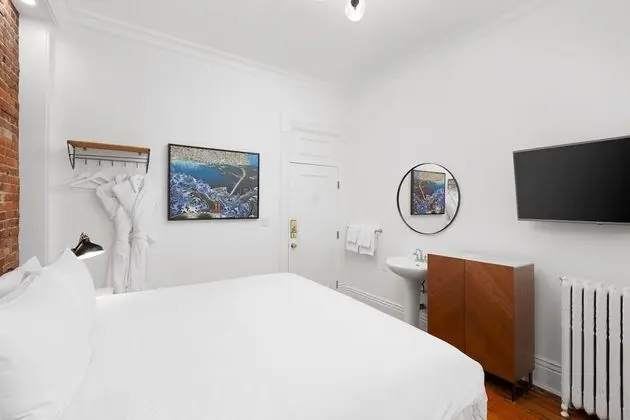 Standard Oda, 1 En Büyük (King) Boy Yatak, Ortak Banyo