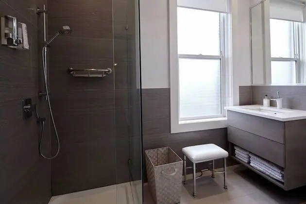 Standard Oda, 1 En Büyük (King) Boy Yatak, Ortak Banyo