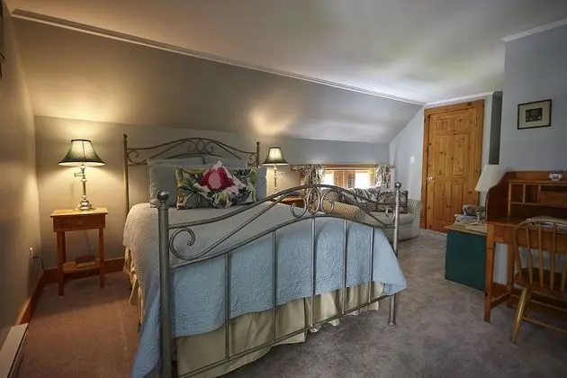Basic Oda, 1 Büyük (Queen) Boy Yatak (Carriage House: 20-21)