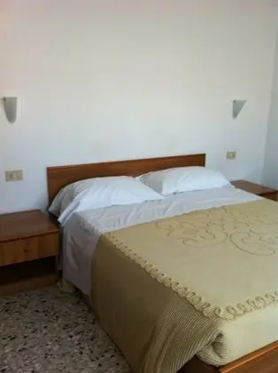 Tek Büyük veya İki Ayrı Yataklı Oda, Ortak Banyo