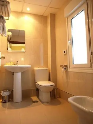 Tek Büyük Yataklı Oda, 2 Tek Kişilik Yatak, Dağ Manzaralı