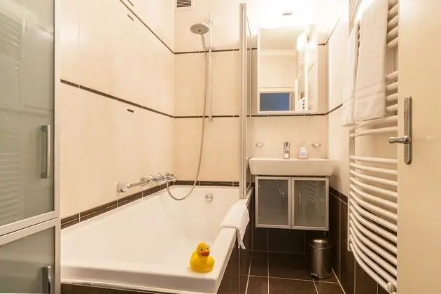 Standard Stüdyo, Küvet, Avlu