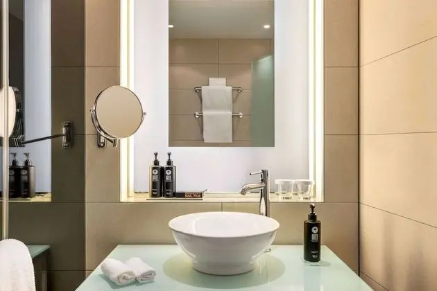 Deluxe King Suite