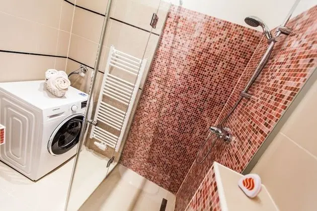 Apart Daire, 2 Yatak Odası (with garage)