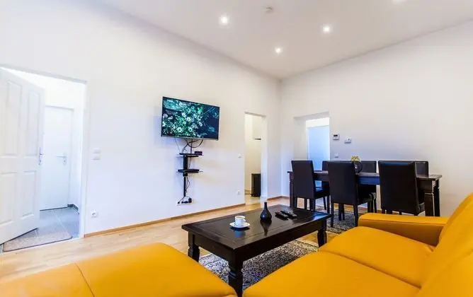 Family Apart Daire, 2 Yatak Odası (with garage)