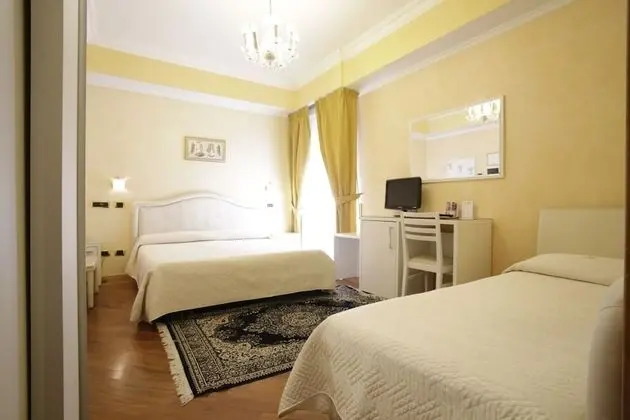 Üç Kişilik Oda