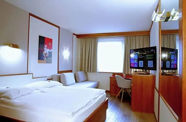 Business Tek Büyük Yataklı Oda