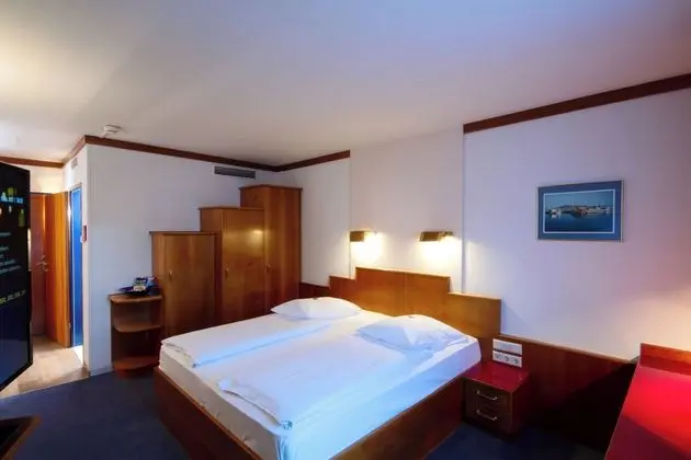 Comfort Tek Büyük Yataklı Oda