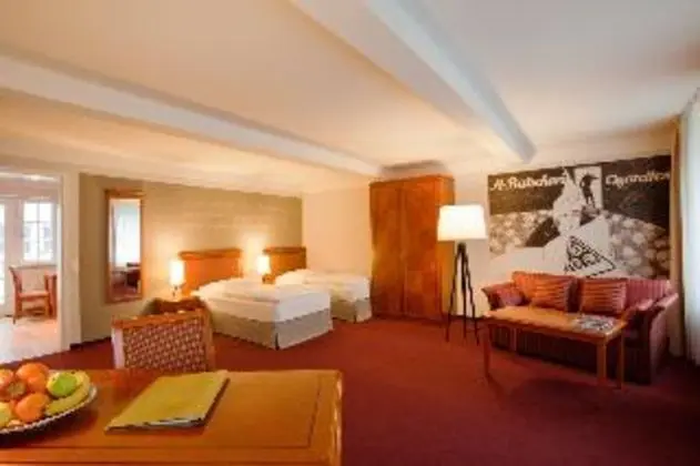 JUNIOR SUITE