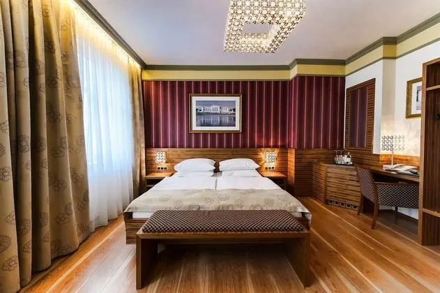 Deluxe Tek Büyük Yataklı Oda