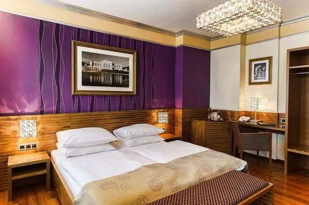 Deluxe Tek Büyük Yataklı Oda